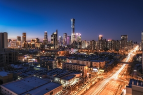 城市霓虹灯建筑夜景摄影图片